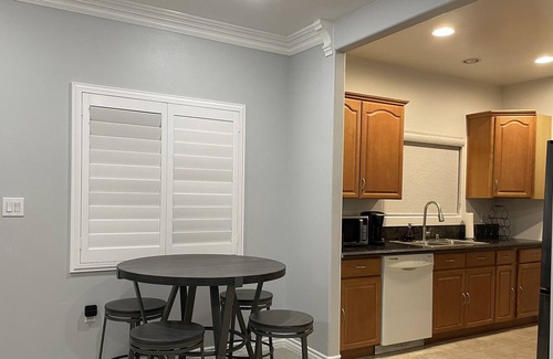 Garden Grove House | Disneyland 4 miles & Little Saigon 2.5 miles!!!