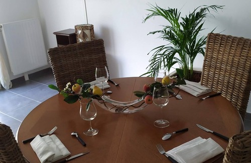 Chessy Apartment | DISNEYLAND CHESSY APPLE GARDEN