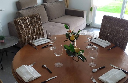 Chessy Apartment | DISNEYLAND CHESSY APPLE GARDEN