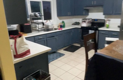 Anaheim Colony Historic District House | Disneyland midterm/long term stays welcome budget friendly 5 beds/2bath