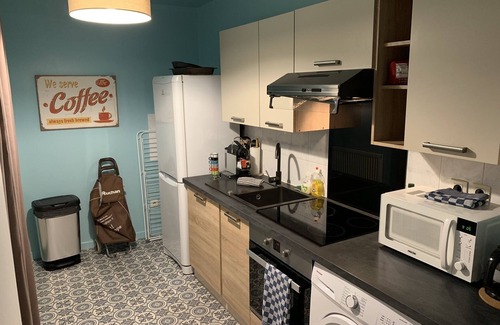 Chessy Apartment | Disneyland Paris 3 minutes away, sleeps 8, 3 bedrooms.