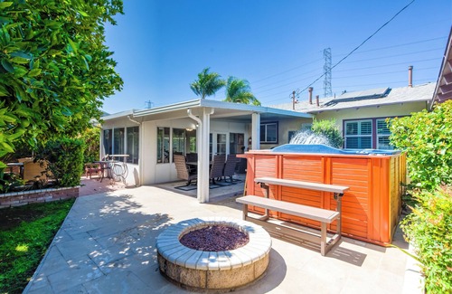 Hermosa Village House | Disneyland Walking Distance Home or 2 min Drive.
