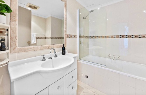 South Hurstville Apartment | Distance View Three Bedroom Apartment Hurstville