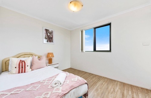 South Hurstville Apartment | Distance View Three Bedroom Apartment Hurstville