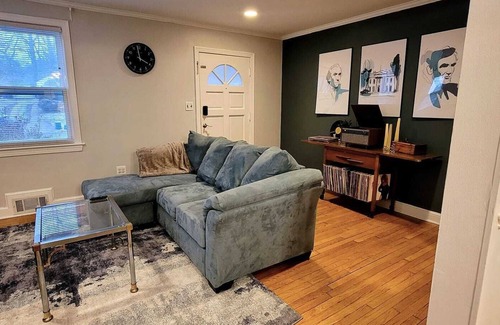 Silver Spring House | District Clubhouse, near Washington D.C., Charming 3-bedroom house