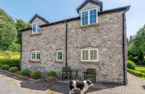 Ruthin Apartment | DISTYLL, pet friendly, with a garden in Ruthin