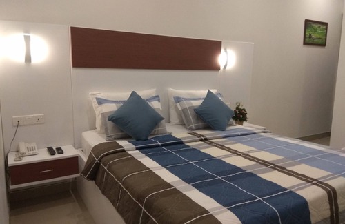 Ekala House | Diva Villa Transit Hotel