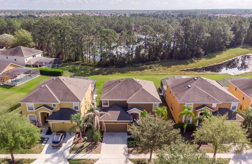Watersong House | Diva’s Villa at Watersong – Chic Resort Home for 10 w/Private Pool & Hot Tub!