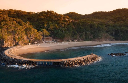 Lo de Marcos House | Dive Into Your Dream Vacation! Beachfront, Free Breakfast, Near Campo De Ensueño