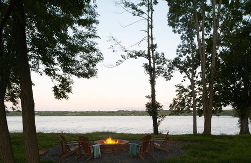 Kingston Hotel | Dive Into Your Dream Vacation! Free Parking, Near Kingston Point Beach