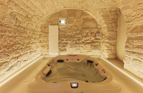 Carrieres-sur-Seine Apartment | Divine Couture - Suite Cambon