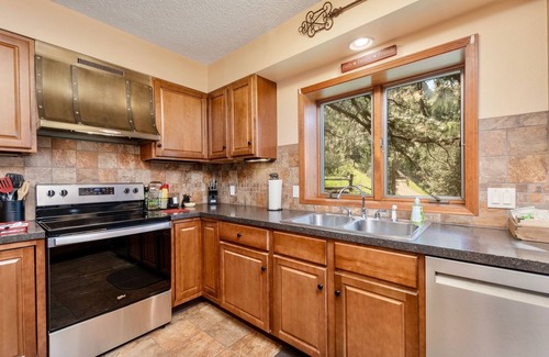 Windcliff Estates House | Divine Destiny Luxury At Windcliff 6 Bedroom Condo by RedAwning