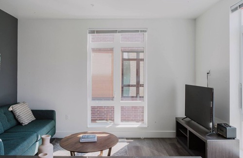 Squire Park Apartment | Divine First Hill 1BR w/Fitness Center & W/D, by Blueground
