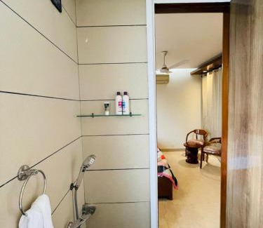 Saket Apartment | Divine India Service Apartment 4Bhk D-163 Saket
