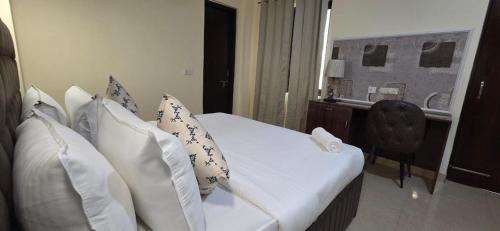 Noida Apartment | Divine India Service Apartment, Noida Sector 72