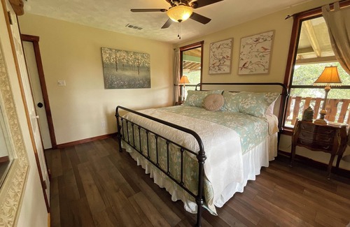 Driftwood Bed & Breakfast | Divinely Designed Retreat/Get Away Home in a Peaceful Setting/5 Beautiful Acres