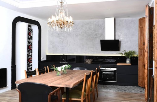 Embajadores Apartment | DIWAN Suite apart. 4BDR/5BTH - Atocha/City Center
