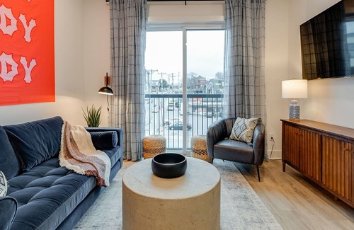 Historic Edgefield House | Dixie Deluxe - Rooftop Balcony - Mins to Broadway!
