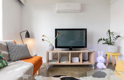 Newtown Apartment | dlux + escape@aphrasia Street near Geelong CBD