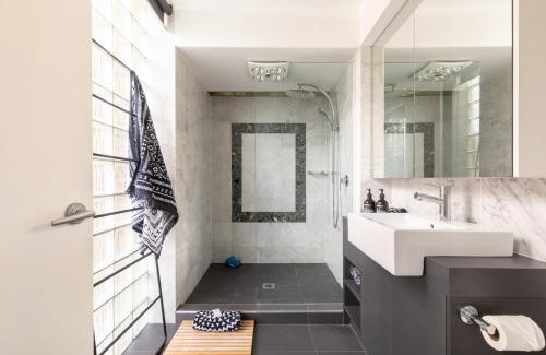 Newtown Apartment | dlux + escape@aphrasia Street near Geelong CBD