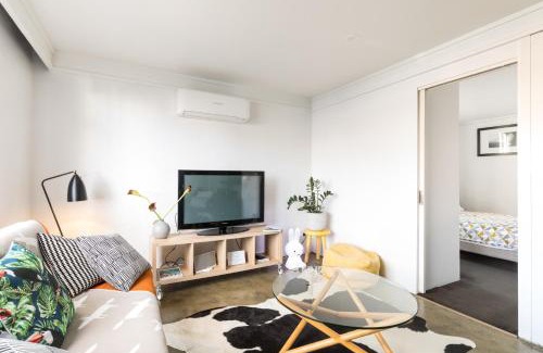 Newtown Apartment | dlux + escape@aphrasia Street near Geelong CBD