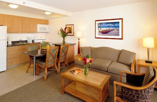 Honolulu Condo | Dlx 1 br Waikiki Condo Rental.Sleeps 5/Lovely views. Waikiki Beach!