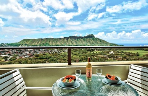 Honolulu Condo | Dlx 1 br Waikiki Condo Rental.Sleeps 5/Lovely views. Waikiki Beach!