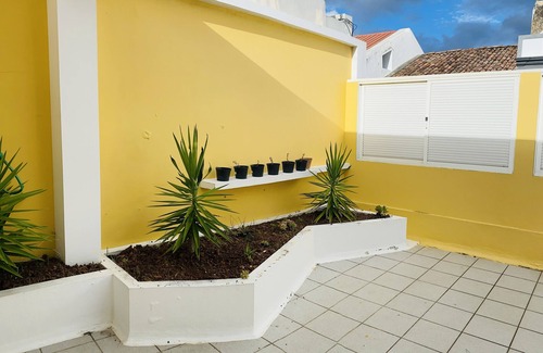 Ponta Delgada Villa | DMCharme Guesthouse, comfort in the center of Ponta Delgada