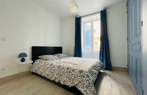 Thiers Apartment | DnN - Modern 1 BR, center Thiers - free Wifi and parking - near Lyon, Vichy, Clermont