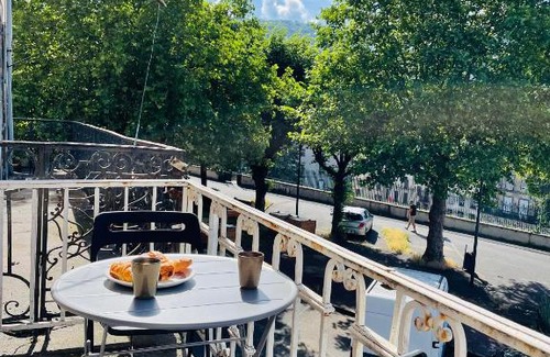 Thiers Apartment | DnN - Modern 1 BR, center Thiers - free Wifi and parking - near Lyon, Vichy, Clermont