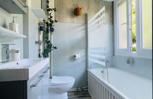 Bourgfelden Apartment | DnN Stylish Studio - WiFi, Parking, Near Basel & Airport - Portable AC, dishwasher, washing machine