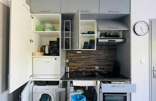 Bourgfelden Apartment | DnN Stylish Studio - WiFi, Parking, Near Basel & Airport - Portable AC, dishwasher, washing machine