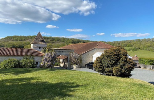 Sainte-Colombe-de-Villeneuve Cottage | Domaine de Villot-le Pigeonnier Gîte Avec Jacuzzi à la Campagne Ideal Famille