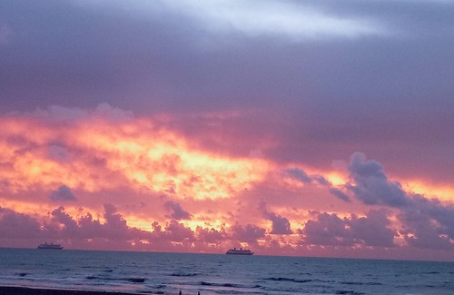 Cocoa Beach Condo | DO YOU LOVE THE BEACH! WE HAVE A PLACE FOR YOU.!