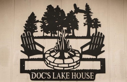 Deerfield House | Doc's Lake House Lakefront