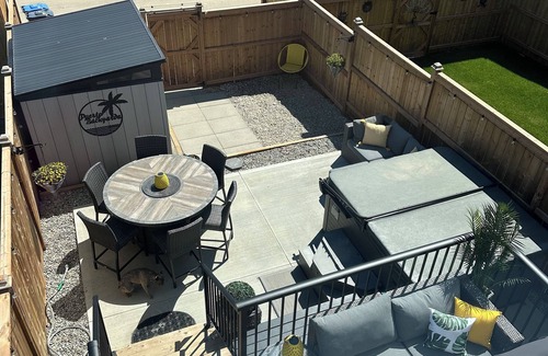 Sylvan Lake House | Dock 98 relaxing beachy townhouse in beautiful sylvan lake w/hot tub