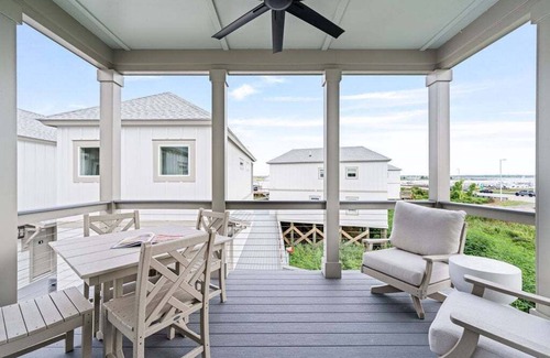 Georgetown House | Dock and Dwell at the Winyah Bay Club, Pool, Outdoor Lounge/Grill and Boat Slip included!