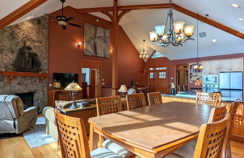 Meredith House | Dock Holiday on Lake Winnipesaukee!
