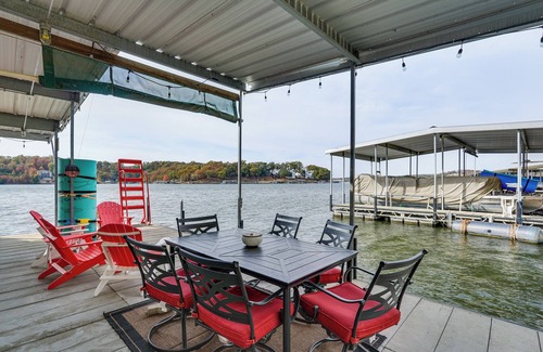 Lake Ozark House | Dock & Kayaks: Lake Ozark Family Retreat