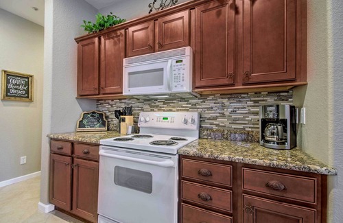 Lake Ozark Condo | Dock, Slip & Pool: Breezy Lake Ozark Escape