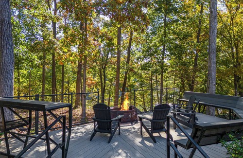 Gumlog House | Dockside Dawg on Lake Hartwell