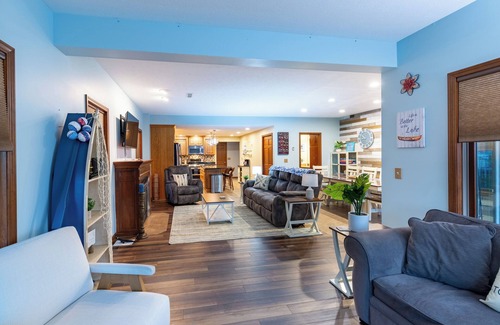 Bristol House | Dockside Daze | Lakefront + Hot Tub