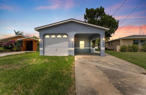 Flor-a-mar House | Dockside Delight! Waterfront Home + Boat Slip for Your Next Getaway
