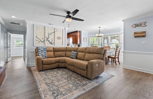 Milledgeville House | Dockside Dream on Lake Sinclair – Swimming Dock, Porch Views & Room for Everyone