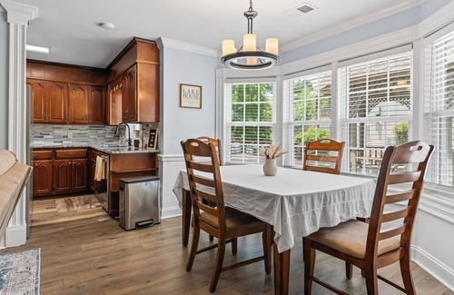 Milledgeville House | Dockside Dream on Lake Sinclair – Swimming Dock, Porch Views & Room for Everyone