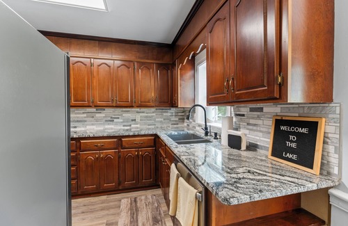 Milledgeville House | Dockside Dream on Lake Sinclair – Swimming Dock, Porch Views & Room for Everyone