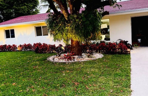 Lake Clarke Shores House | Dockside Dreams With Pool