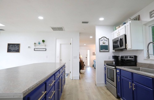 Palm Harbor House | Dockside Nautical Nook - a dog friendly coastal retreat, 10 min from the beach