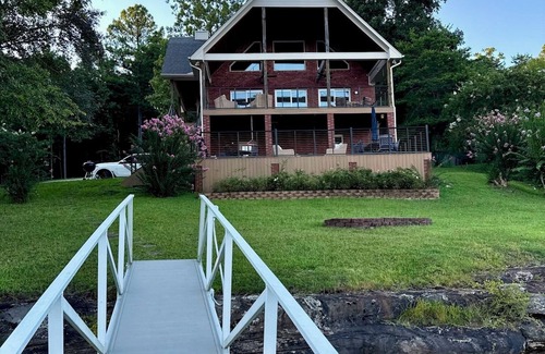 Crane Hill Cottage | Dockside Retreat — Your Smith Lake Escape