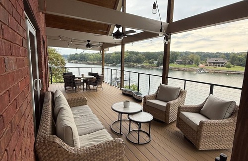 Crane Hill Cottage | Dockside Retreat — Your Smith Lake Escape